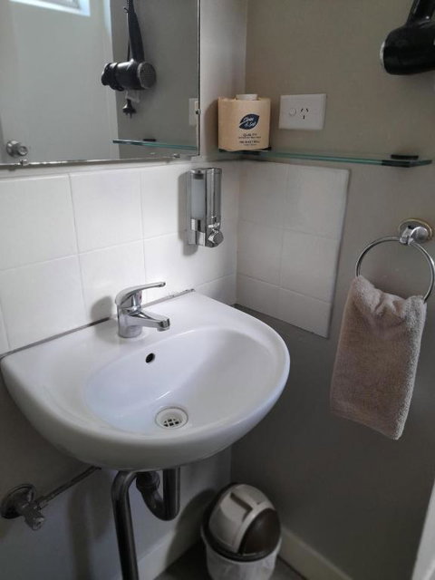 Aromet Motor Inn - Sunshine Coast Tourism 4