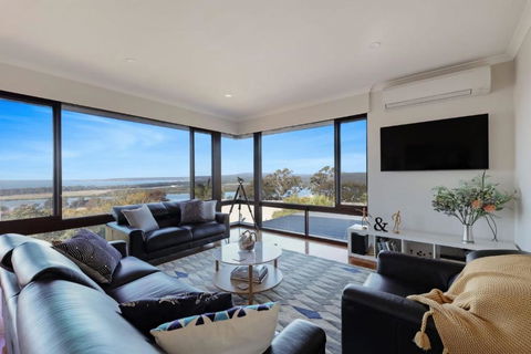 Arrawong - Holiday Sunshine Coast 0