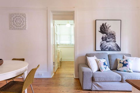 Art Deco 1 Bed Apt Close To Beach & CBD - Holiday Sunshine Coast 0