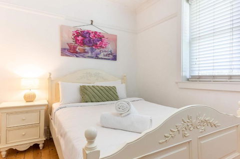 Art Deco 1 Bed Apt Close To Beach & CBD - Holiday Sunshine Coast 3