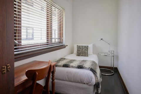 Art Deco Boutique Bespoke Brilliance & Beach&Park - Sunshine Coast Tourism 3