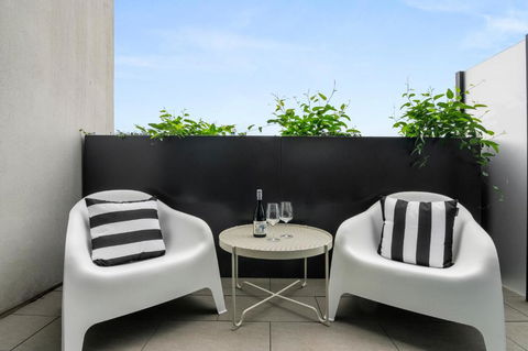 Art Deco - Collingwood Hideaway - Holiday Sunshine Coast 2