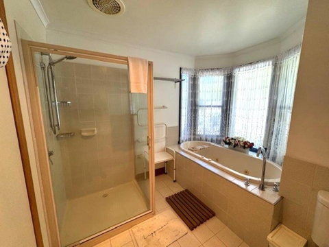 Artee House - A Bright Escape - Holiday Sunshine Coast 4