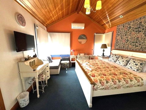 Artee House - A Bright Escape - Holiday Sunshine Coast 3