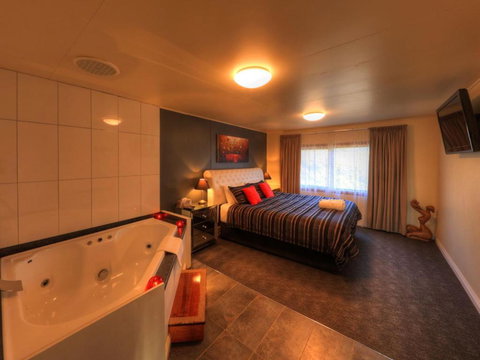 Arthur River Spa Cottage - Sunshine Coast Tourism 4