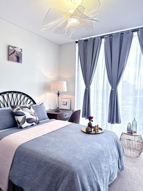 Artistic Sunroom In Granville - Holiday Sunshine Coast 0