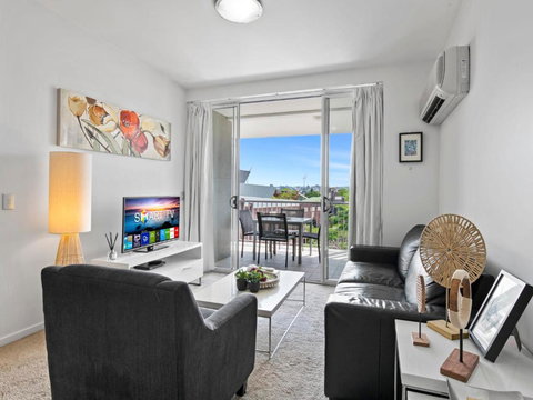 Artsy Destination Compact & Cosy 2 BR Apart At Valley - Holiday Sunshine Coast 4