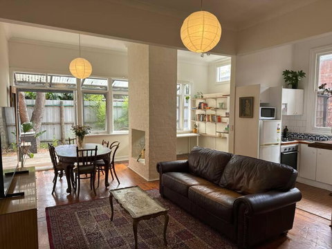 Artsy North Melbourne 2-Bedder - Holiday Sunshine Coast 0