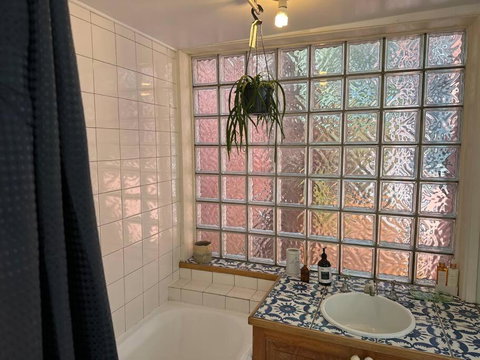 Artsy North Melbourne 2-Bedder - Holiday Sunshine Coast 1