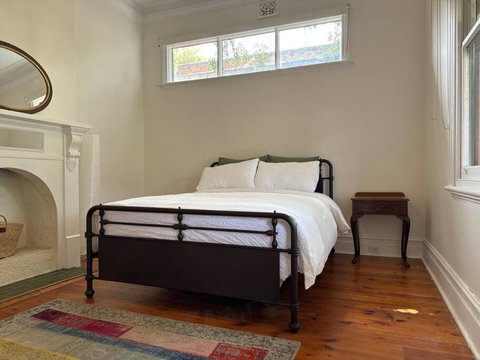 Artsy North Melbourne 2-Bedder - Holiday Sunshine Coast 2