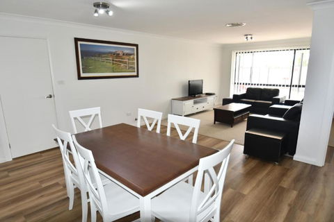 Ascot Gardens Serviced Apartments - Holiday Sunshine Coast 0