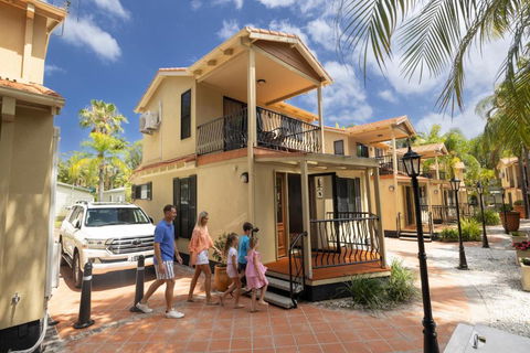 Ashmore Palms Holiday Village - Holiday Sunshine Coast 4