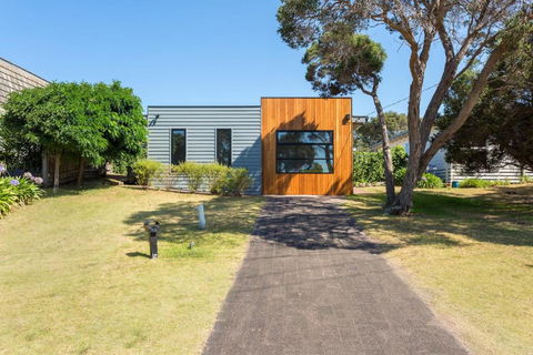 At Agnes Ave: Coastal Views - Holiday Sunshine Coast 1