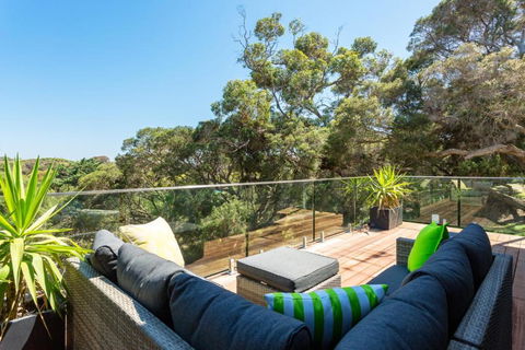 At Agnes Ave: Coastal Views - Holiday Sunshine Coast 0