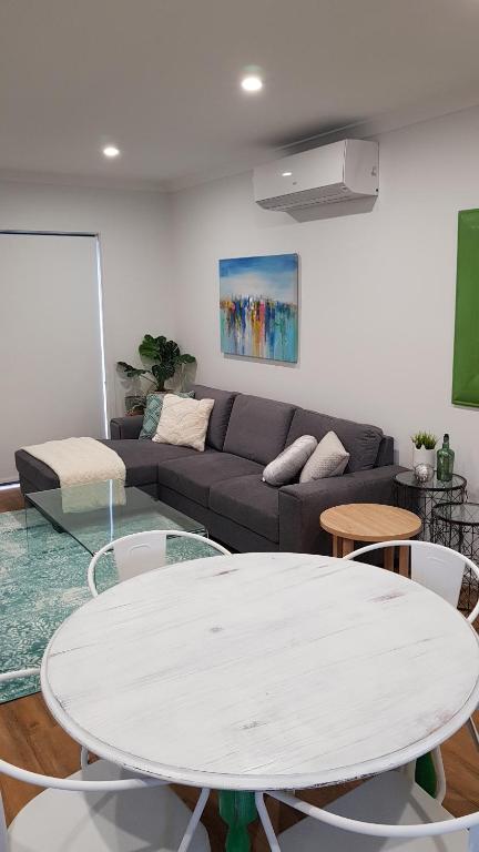 At Home Apartments - Holiday Sunshine Coast 4