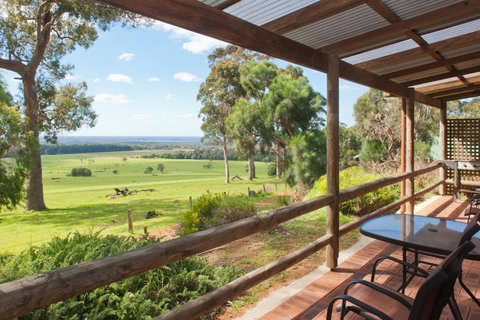 Augusta Sheoak Chalets - Holiday Sunshine Coast 0