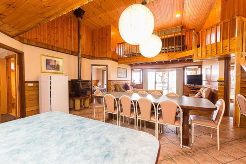 Augusta Sheoak Chalets - Holiday Sunshine Coast 3