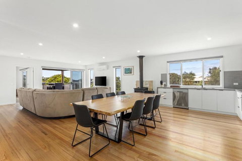 Aurora - Holiday Sunshine Coast 4