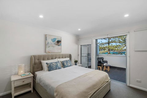 Austi Beach Escape - A Dreamy Oceanfront Haven - Holiday Sunshine Coast 1