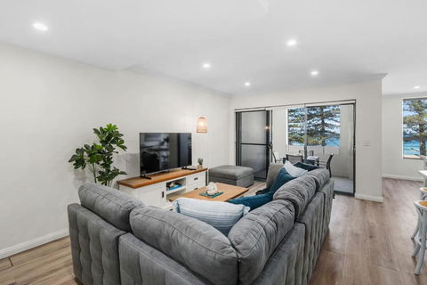 Austi Beach Escape - A Dreamy Oceanfront Haven - Holiday Sunshine Coast 0