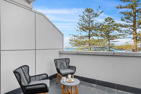 Austi Beach Escape - A Dreamy Oceanfront Haven - Holiday Sunshine Coast 2