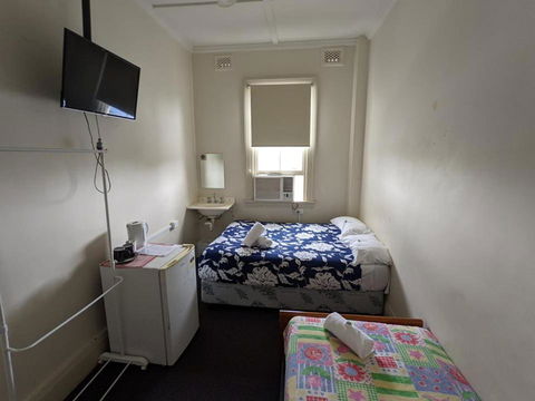 Australian Hotel - Holiday Sunshine Coast 2