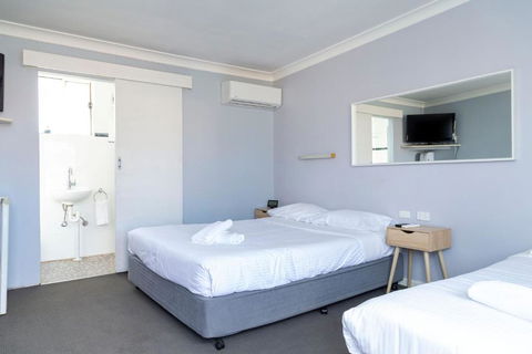 Australian Hotel Motel Yass - Holiday Sunshine Coast 2