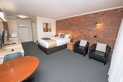 Australian Settlers Motor Inn - Holiday Sunshine Coast 2