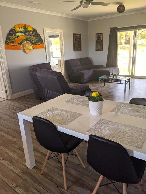 Australian Wildlife At Your Door - Holiday Sunshine Coast 1