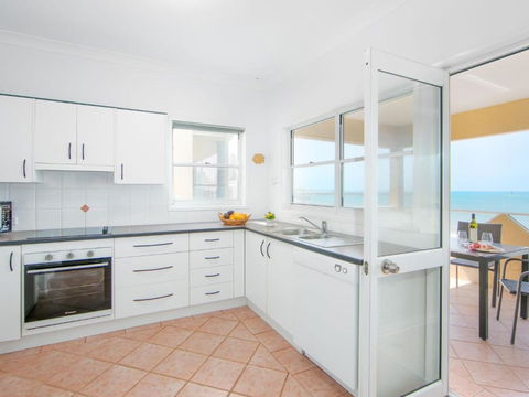Avalon 2 - Holiday Sunshine Coast 2