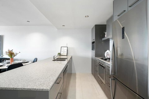 Avalon Apartments - Self Contained Apartments - Wow Stay - Holiday Sunshine Coast 1