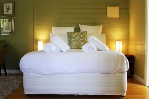 Avalon Private Spa Villa With Beautiful Tree Views - Holiday Sunshine Coast 4