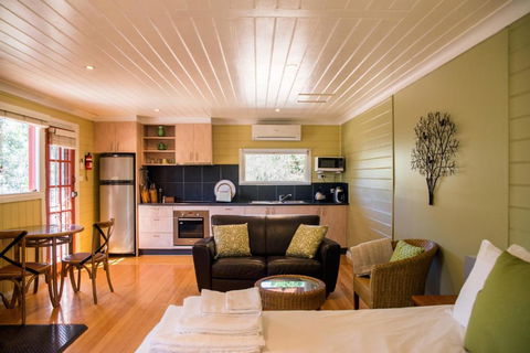 Avalon Private Spa Villa With Beautiful Tree Views - Holiday Sunshine Coast 3