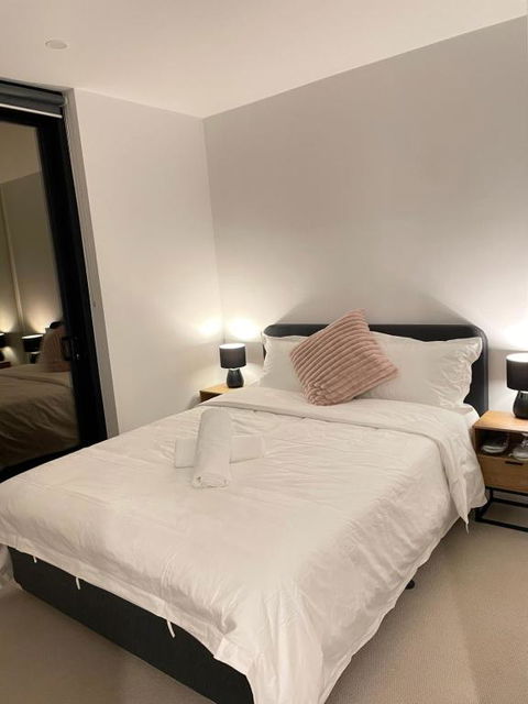 Avant - Holiday Sunshine Coast 0