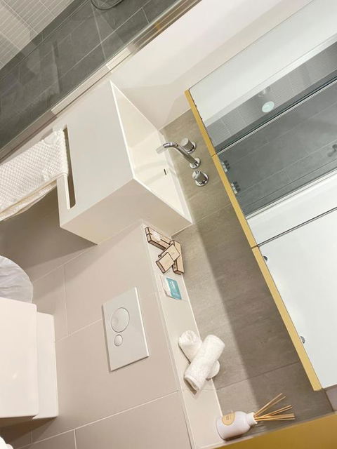 Avant - Holiday Sunshine Coast 1