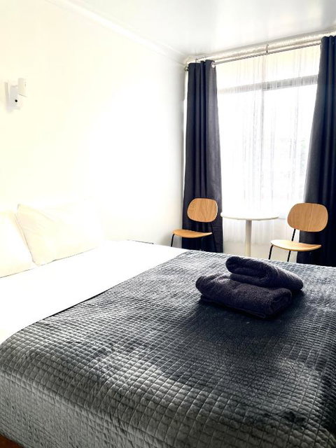 Avenue Motel - Holiday Sunshine Coast 0