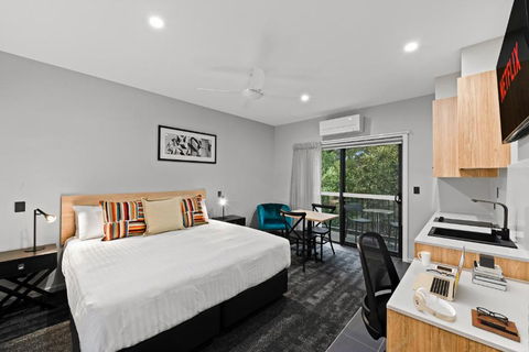 AVENUE MOTEL APARTMENTS - Sunshine Coast Tourism 4