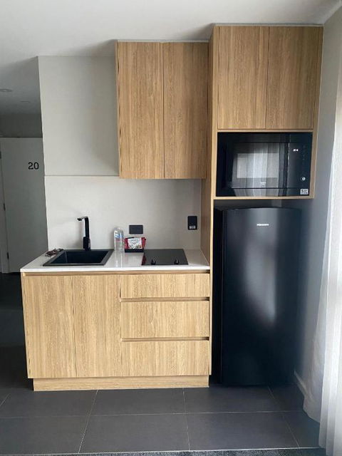 AVENUE MOTEL APARTMENTS - Sunshine Coast Tourism 2