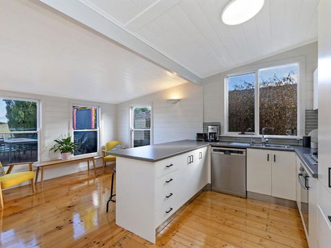 Avery Cottage - Holiday Sunshine Coast 1