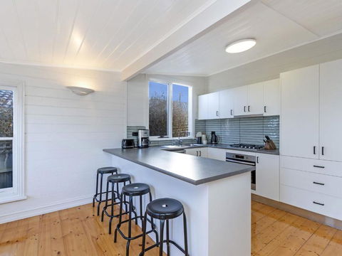 Avery Cottage - Holiday Sunshine Coast 0