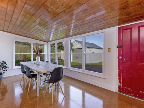 Avery Cottage - Holiday Sunshine Coast 3