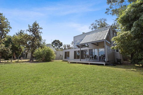 Avon - Waterfront Retreat - Holiday Sunshine Coast 0