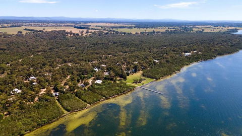Avon - Waterfront Retreat - Holiday Sunshine Coast 3