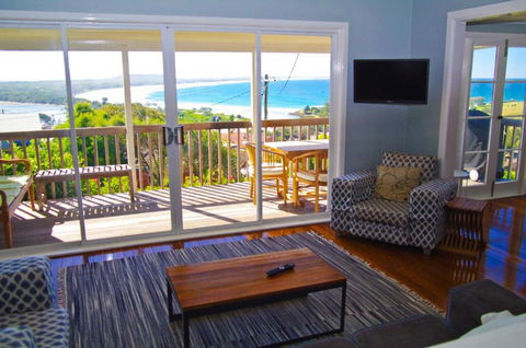 Awesome View, 4 View Street - Holiday Sunshine Coast 0