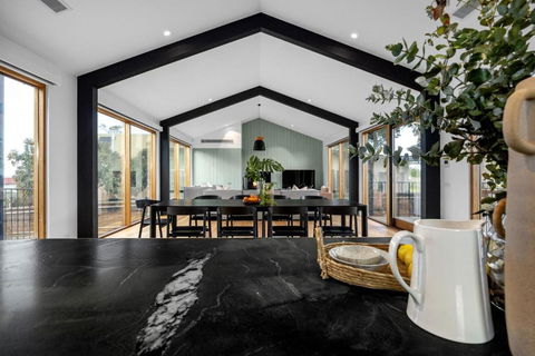 Axbridge - Holiday Sunshine Coast 1