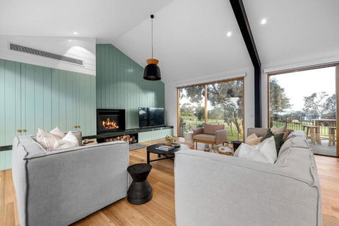 Axbridge - Holiday Sunshine Coast 2