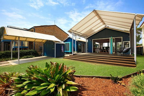 Ayana - Pet Friendly - Directly Opposite Beach - Fireplace - Holiday Sunshine Coast 2