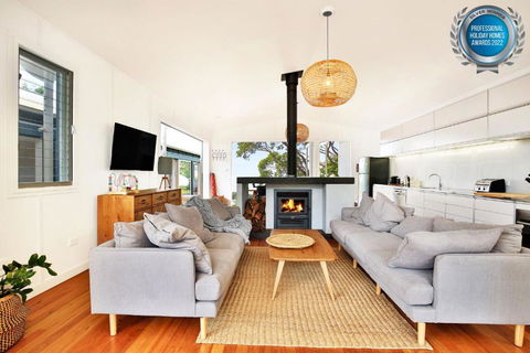 Ayana - Pet Friendly - Directly Opposite Beach - Fireplace - Holiday Sunshine Coast 0