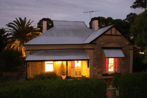 Azalea Cedar-Rose Barossa Valley Villa - Sunshine Coast Tourism 3