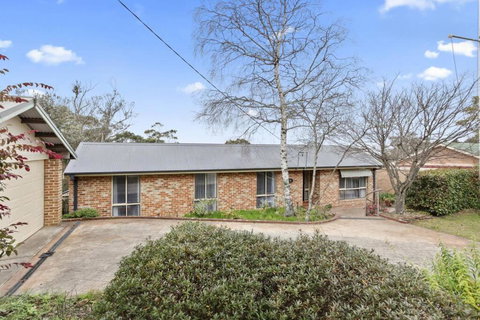 Azimuth - Spacious Family Retreat With City Views - Holiday Sunshine Coast 1